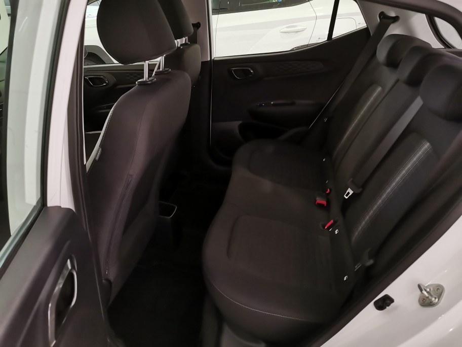 HYUNDAI i10 KLASS 1.0 65CV foto 5